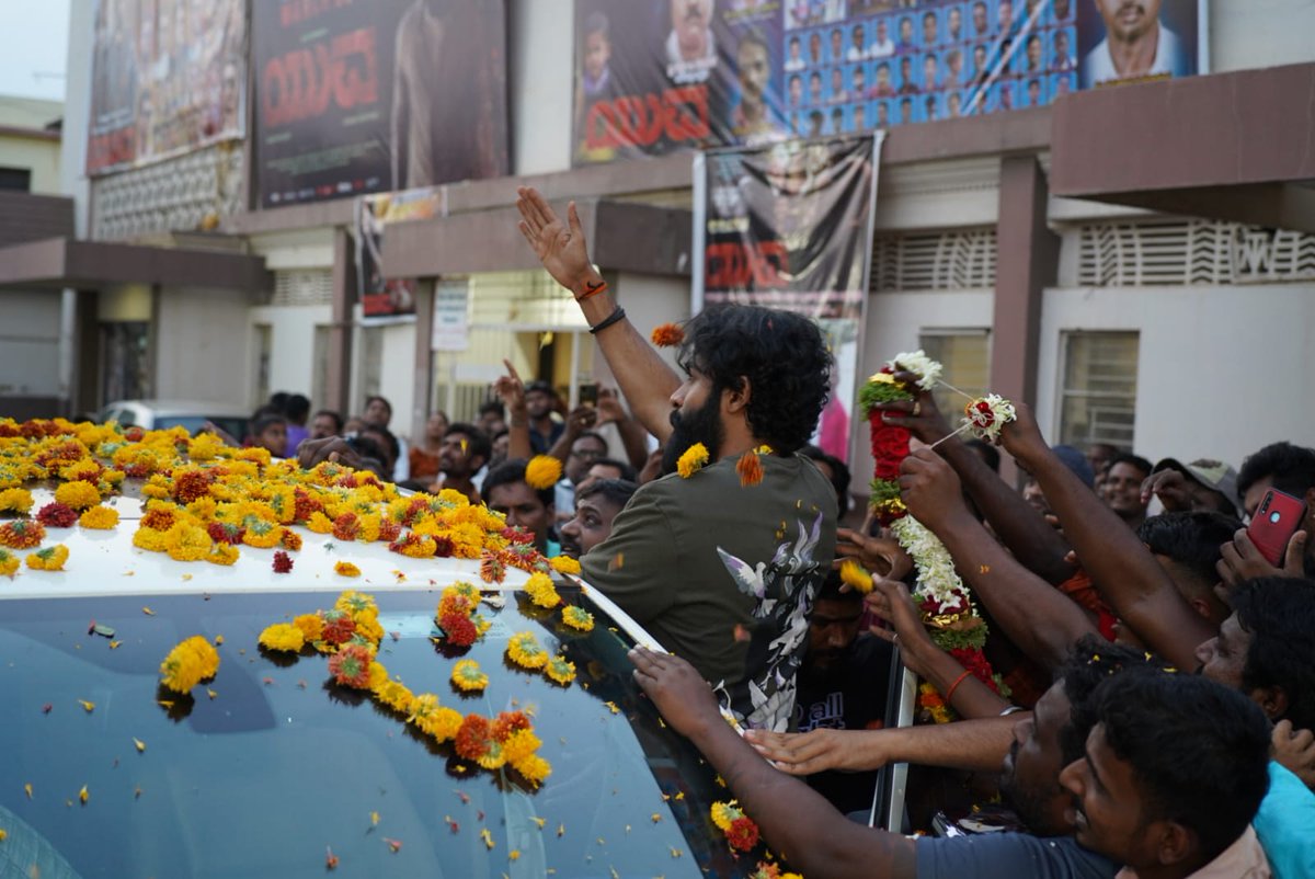 Nithinjames58's tweet photo. #FamilyBlockbusterYuva
#BlockbusterYuva
#Yuva https://t.co/nXA5cqcfGA