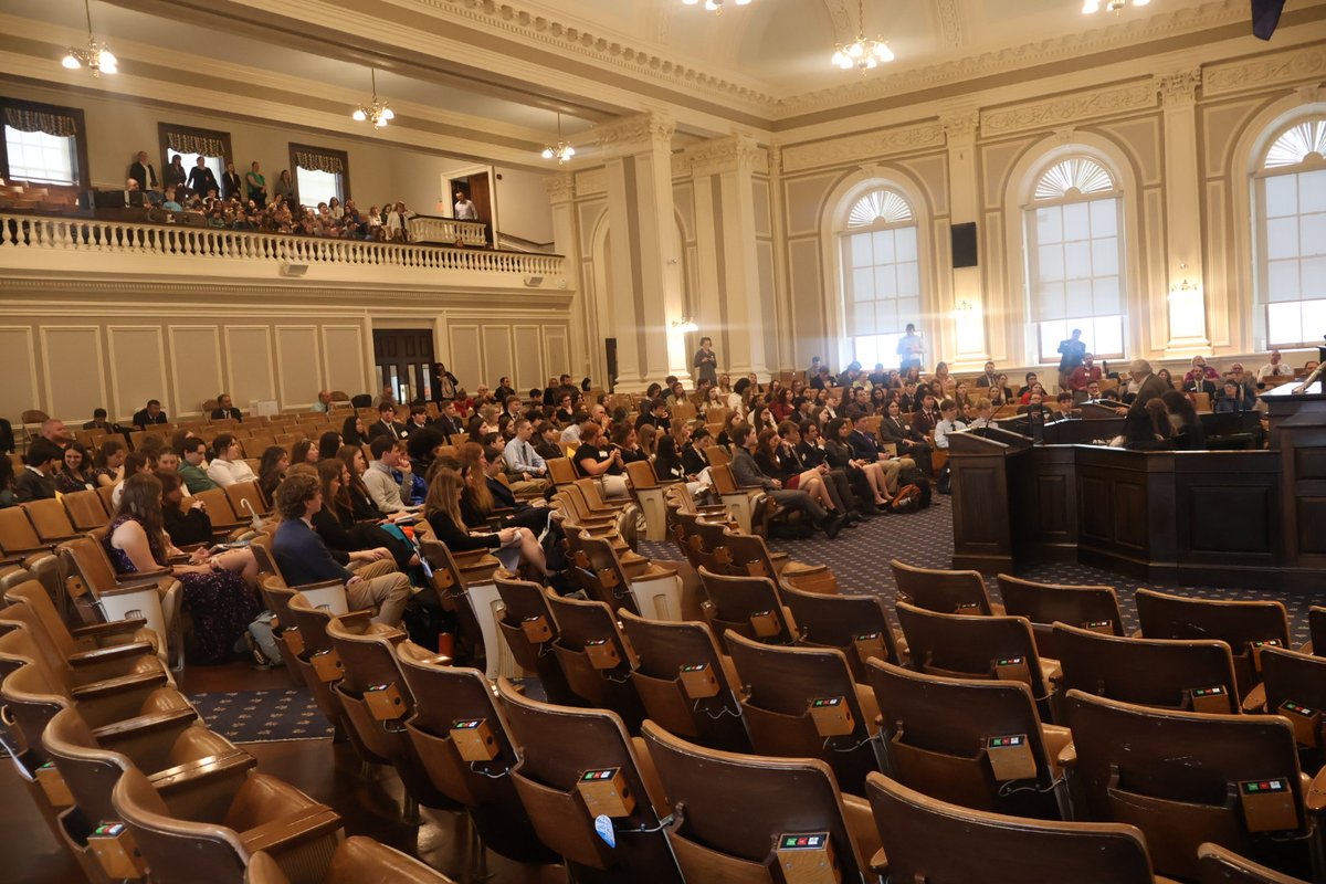 Students from the NH YMCA Youth in Government Program were at the #NHStateHouse yesterday where @NHSpeaker Packard welcomed them in and gave them a little history of the historic Chamber. Rep. Lanza also met w/students from Goffstown & presented ea. w/a state seal pin.