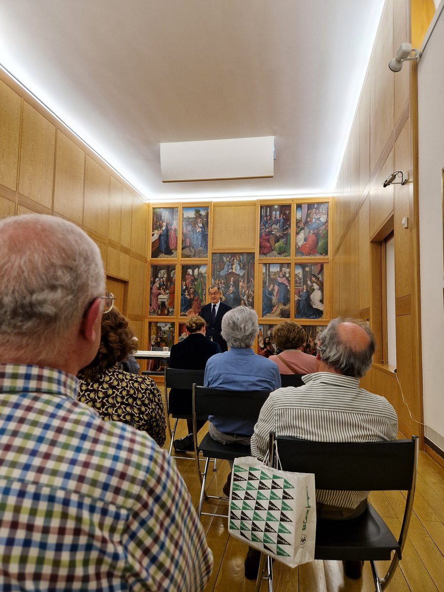 BPEvora's tweet photo. Agora, na #FeiraDoLivroEvora 
Professor Guilherme de Oliveira Martins no Museu Nacional Frei Manuel do Cenáculo: "a ignorância é a grande inimiga da democracia". https://t.co/JGk6LwJ2Nj