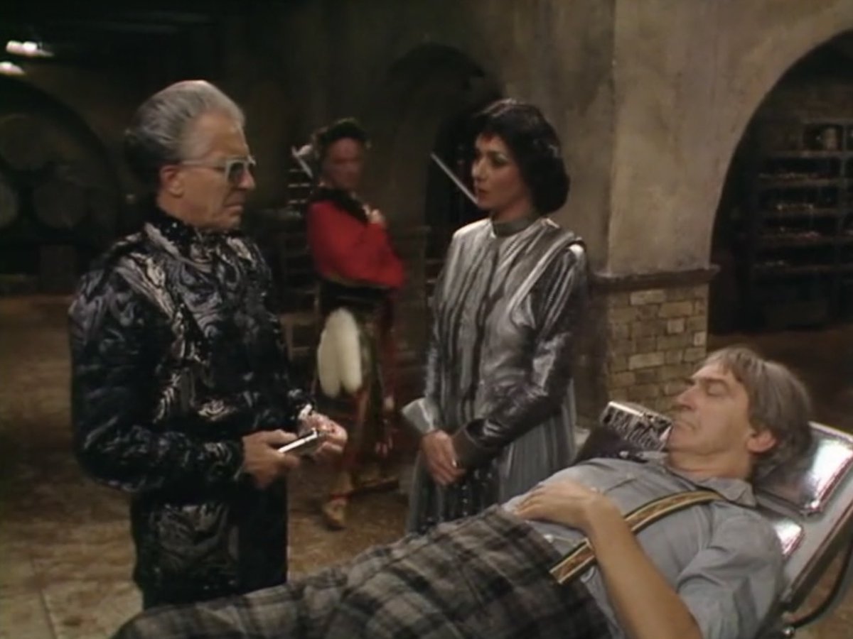 MenaceSpreads's tweet photo. @HandsAndStars Although the animation seems to suggest they’re long sleeves rolled up, like in The Two Doctors. https://t.co/XofLi5yjXq