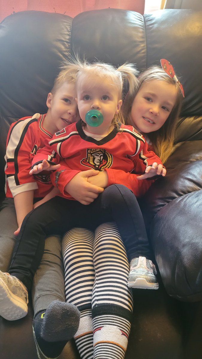 AmandaHisko's tweet photo. Three little hockey fans who are very excited to collect cards today! @The_Jodster #NHCD2024 #NHCD @UpperDeckSports @UpperDeckHockey https://t.co/bwzHewJ1Qx