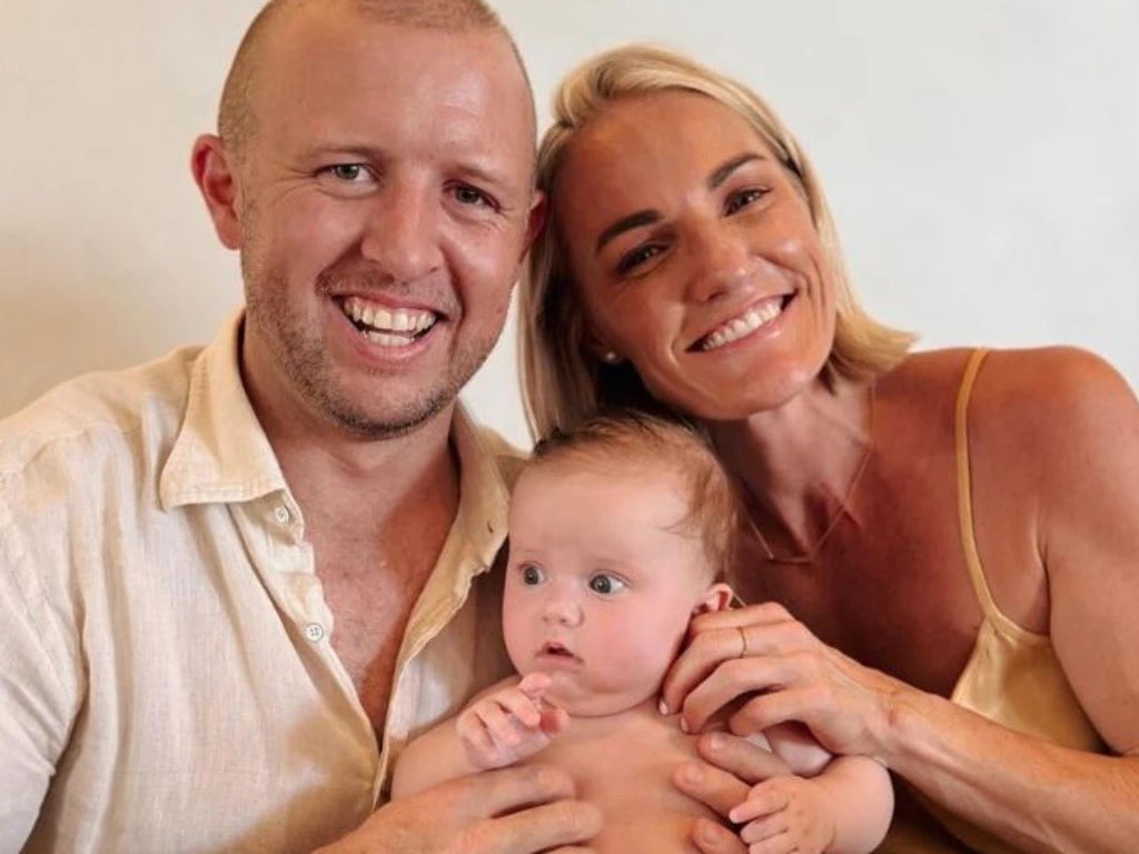 Oli London tweet media