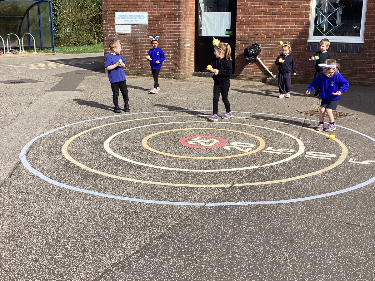 GEPSClass1's tweet photo. We learnt about how and why Easter is celebrated, made Easter craft and enjoyed Hot Cross Buns toasted on the Forest School fire.  We tasted Easter eggs, had egg and spoon races and took part in an Easter charity funrun!🥚🥄⛪️ https://t.co/GUbirdoXUX