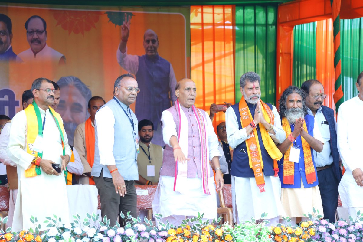 BJP4CGState's tweet photo. आज भारतीय जनता पार्टी द्वारा जिला बालोद में विजय संकल्प शंखनाद महा रैली का आयोजन किया गया। 

इस दौरान माननीय रक्षा मंत्री श्री @rajnathsingh जी, माननीय प्रदेश अध्यक्ष श्री @KiranDeoBJP जी, कैबिनेट मंत्री श्री @KedarKashyapBJP जी, लोकसभा कलस्टर प्रभारी एवं विधायक श्री @Chandrakar_Ajay जी, कलस्टर सह प्रभारी श्री @yashwant22jain जी, लोकसभा संयोजक श्री भरत लाल मटियारा जी, लोकसभा सह संयोजक श्री यज्ञ दत्त शर्मा जी, लोकसभा समन्वयक श्री @Prem_Prakash_ जी, लोकसभा प्रत्याशी श्री @BhojrajNag जी, सांसद श्री @mohanmandaviBJP जी, प्रदेश प्रवक्ता श्री @DevlalThakur60 जी, पूर्व विधायक श्री त्रिवेंद्र साहू जी, श्री प्रीतम साहू जी, जिला अध्यक्ष श्री पवन साहू जी सहित नेतागण, पदाधिकारी कार्यकर्ता सहित बड़ी संख्या में जनता जनार्दन मौजूद रहे।