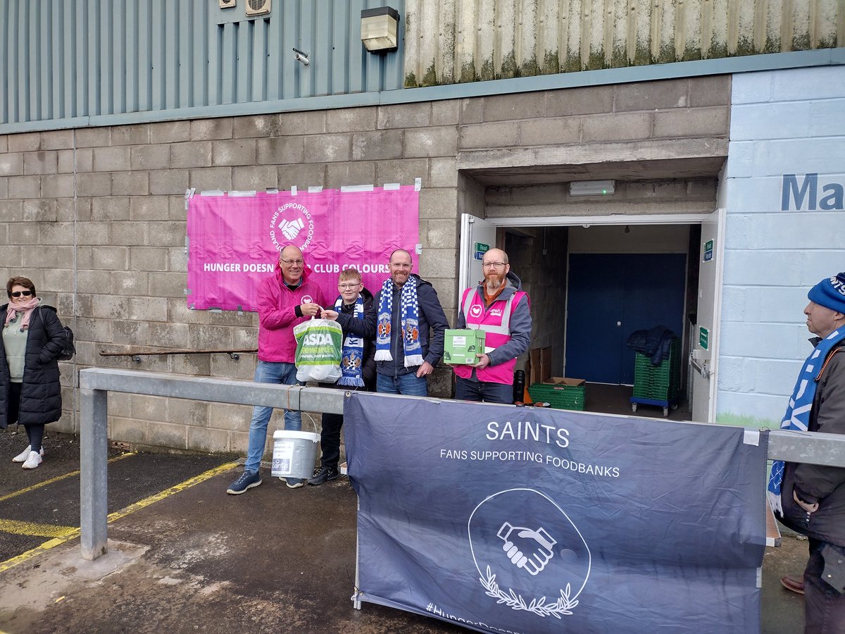 Great to see @EntirelyRobert from @KillieFoodbanks before today's match. Thanks to everyone who donated 19 crates of food & toiletries for @KinrossPerth Foodbank & £172.64 for @Saints_Trust Football fans coming together to help those in need