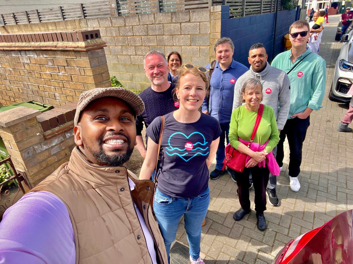 A beautiful day to be out on the #LabourDoorstep in Streatham Common & Vale for @SadiqKhan and our amazing candidate Sarah Cole.

Really great responses from residents and plenty of support for @UKLabour on 2nd May. 

Great to welcome back @SteveReedMP  to @LambethLabour