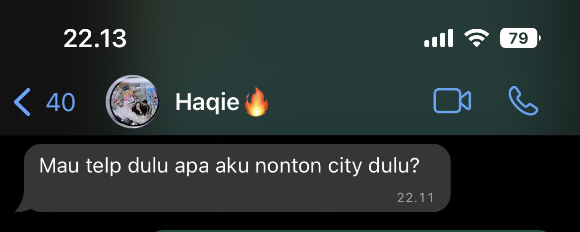 icahaws's tweet photo. bisa bisanya nanya gini. 
kan bisa kita nonton bareng?😠 @yaelahqie https://t.co/0IRiKRmMVj