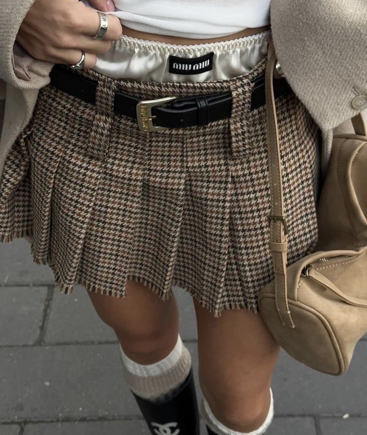 ⠀ ⠀ 
   ㅤ 
    ㅤ    miumiu girl 

⠀ ⠀