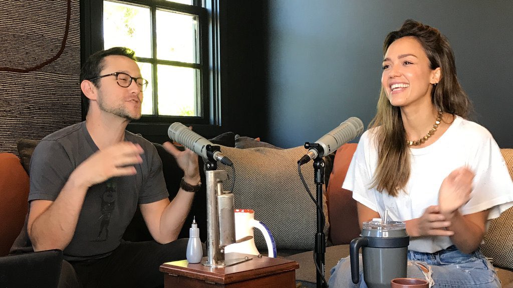 Jessica Alba and I talked about fear of failure and pushing your boundaries. Listen here: bit.ly/4avLPuB