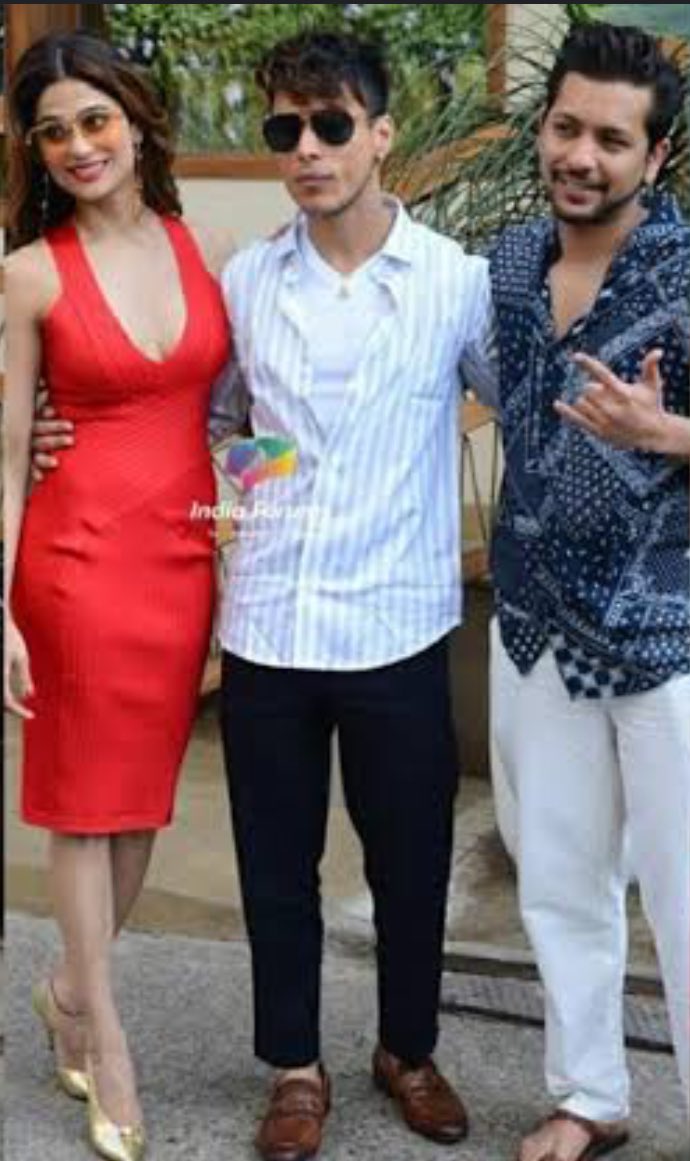 manjulach45's tweet photo. @BiggBoss_Tak #PraNiSha #PratickSejpal #NishantBhat #ShamitaShetty @praticksejpal @ShamitaShetty @TheNishantBhat https://t.co/bya3kko9f2