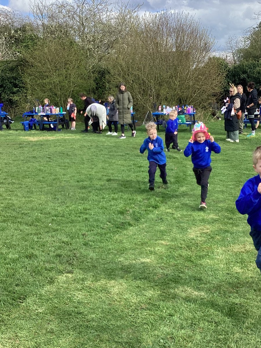 We learnt about how and why Easter is celebrated, made Easter craft and enjoyed Hot Cross Buns toasted on the Forest School fire.  We tasted Easter eggs, had egg and spoon races and took part in an Easter charity funrun!🥚🥄⛪️