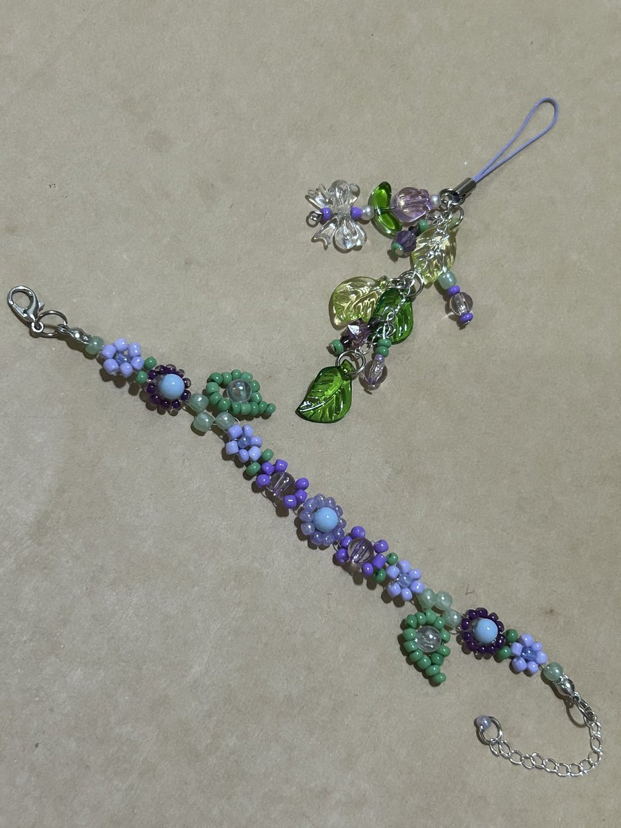 New bracelets and phone charms this summer from our Garden Bouquet collection 💐

#handmadejewelry #artsandcrafts #beadedjewelry #beads #beadwork #beadbracelets #beadbraceletsforsale #fyp #foryou #accessories