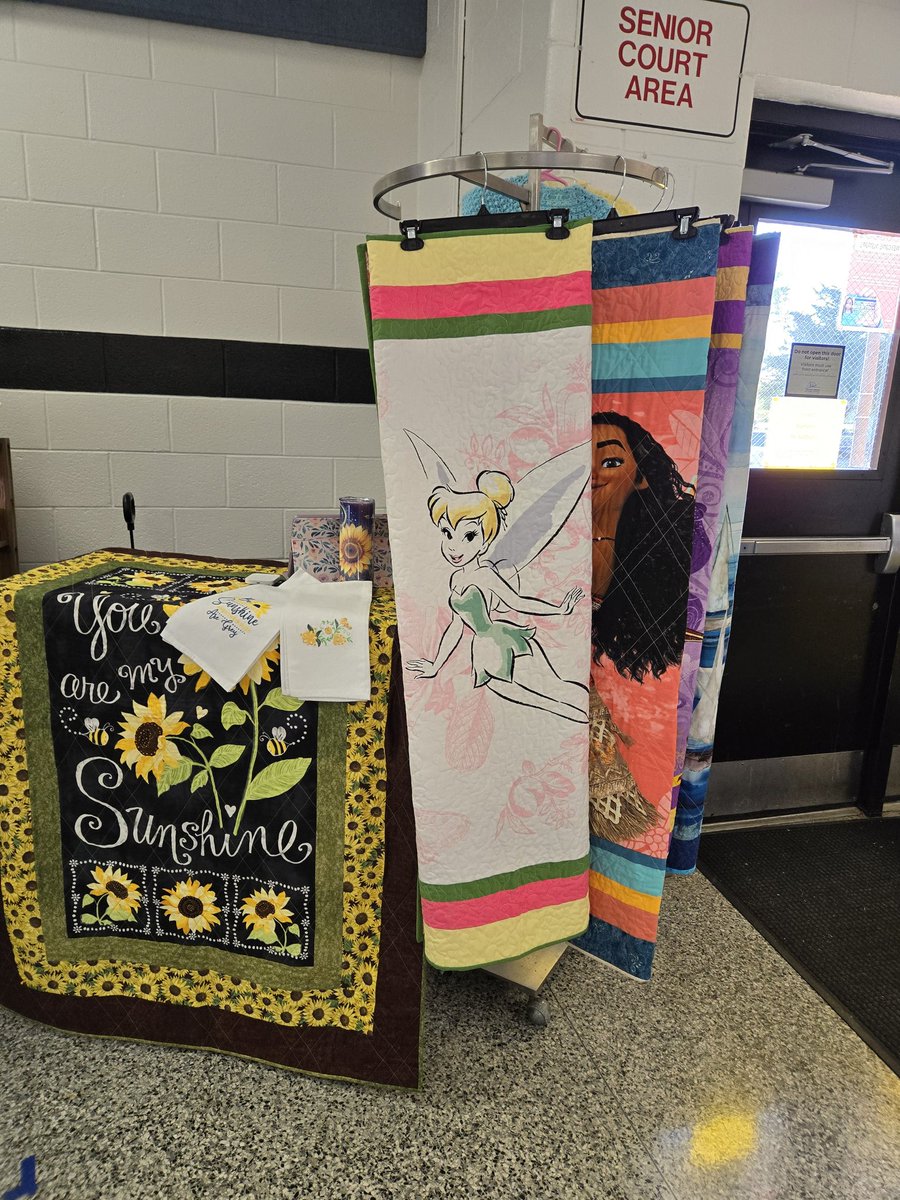 BrokenWingsLLC's tweet photo. We are all set up at Salem HS. Come on out and get that special gift or something for yourself. https://t.co/shlBQvxy2b