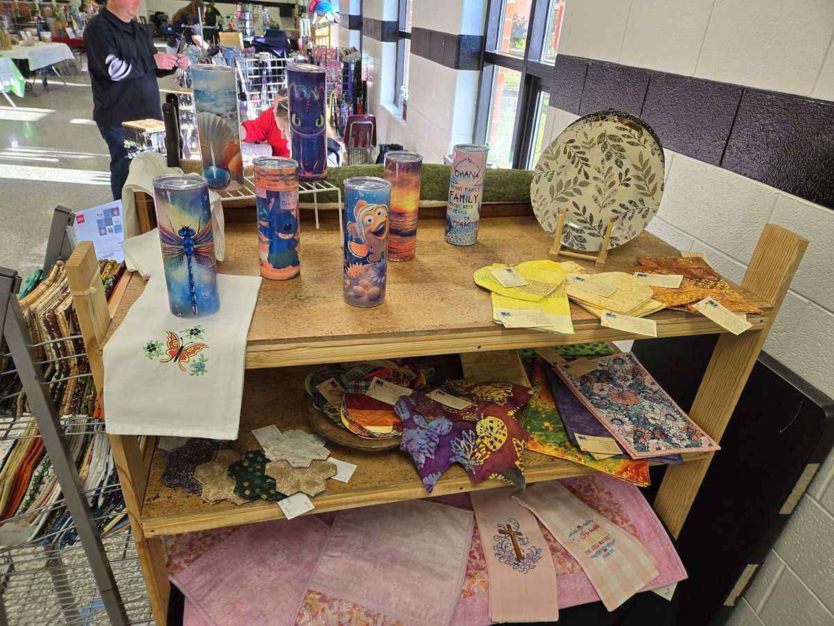 BrokenWingsLLC's tweet photo. We are all set up at Salem HS. Come on out and get that special gift or something for yourself. https://t.co/shlBQvxy2b