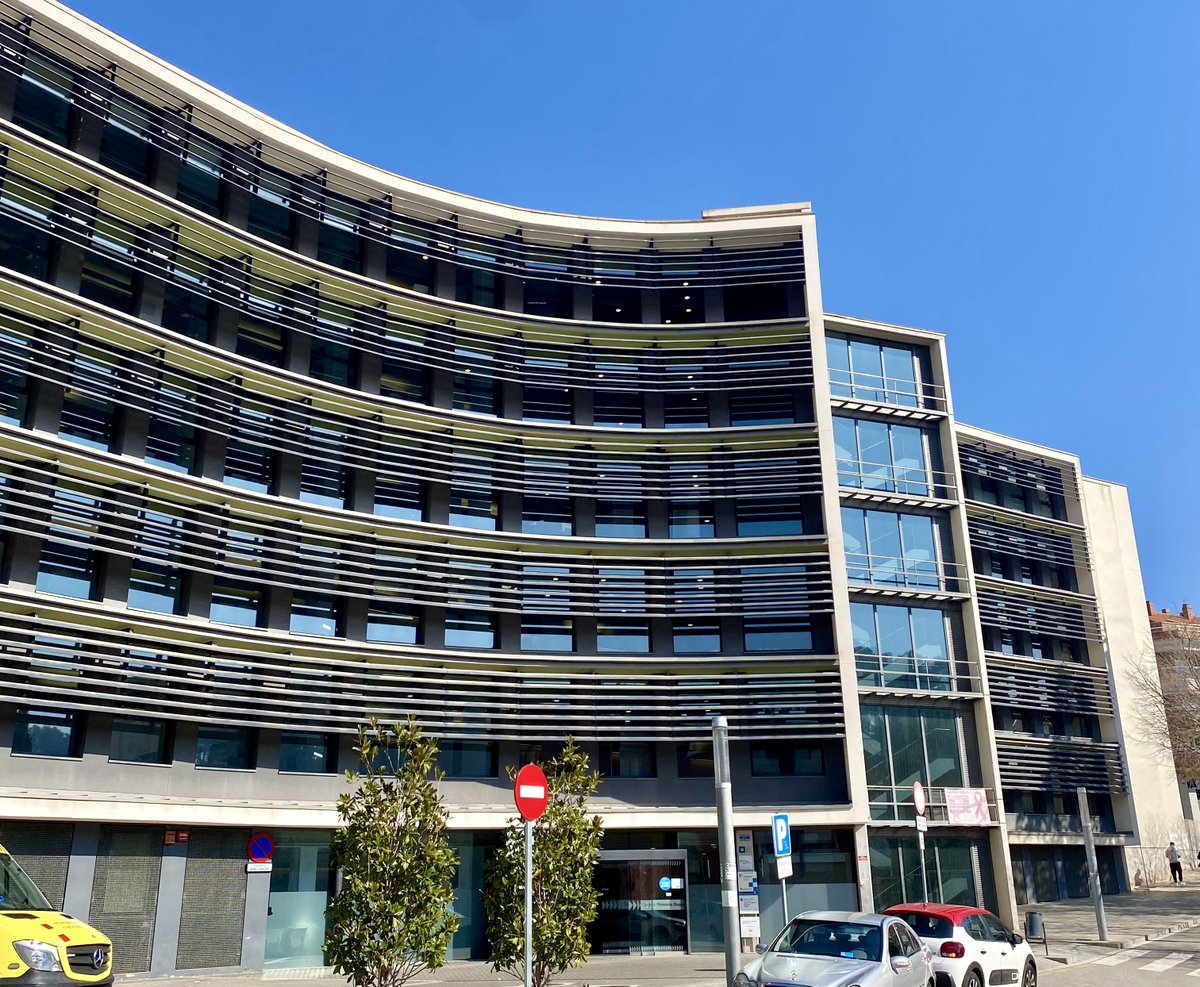 jvalaball's tweet photo. 📢Ja tenim en ple funcionament les noves instal·lacions de la Unitat de Recerca i Innovació @icscatcentral - #USRCatCentral @IDIAPJGol al CAP Bages. 🔬Més espai i llum per continuar fent creìxer la recerca  a l'atenció primària! @NuriaPrat3 👏 https://t.co/ZoF7X3J8b3
