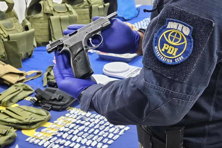 Armas de fuego, chalecos antibalas y drogas: las incautaciones de la PDI tras operativo en La Granja bityl.co/PKJB