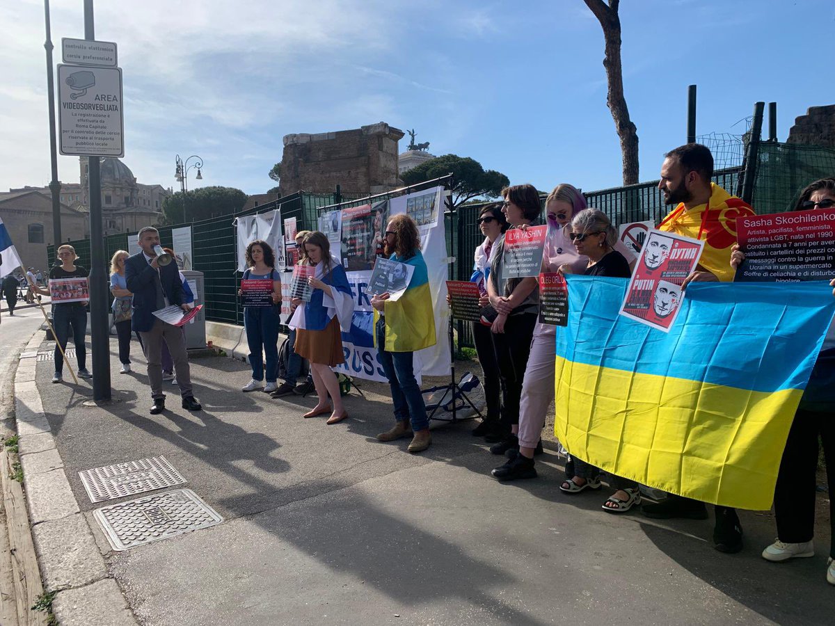 In Piazza a Roma insieme a @nomfup al fianco dei #russiliberi per manifestare per la liberazione di Antonina Favorskaja, giornalista di SotaVision che ha coperto il processo di Navalny fino alla fine e ora è in carcere, e insieme a lei quella di tutti i dissidenti, attivisti e…