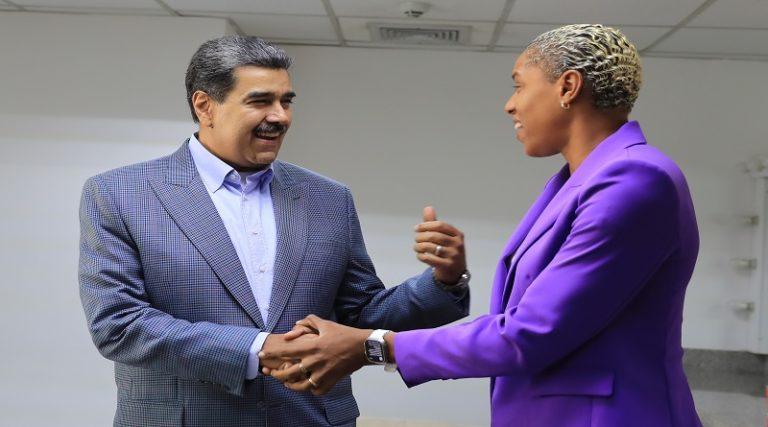 Jefe de Estado expresa su solidaridad con Yulimar Rojas tras lesión rnv.gob.ve/prensa/?p=3761…… #Todo11TieneSu13 #YoSoyDeAquí