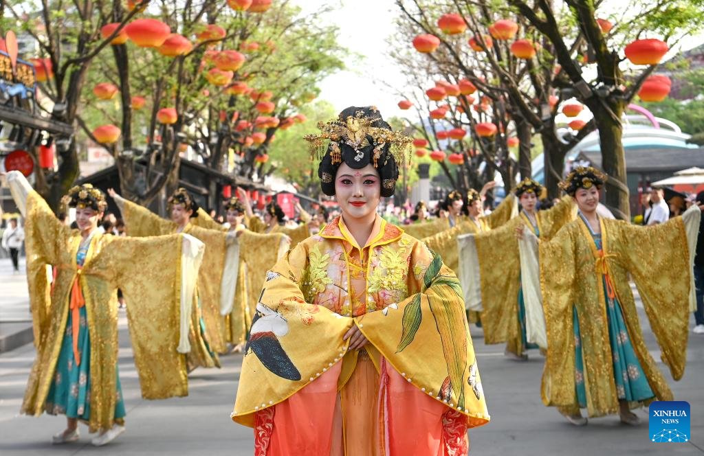 Xi'an, NW China's Shaanxi Province, one of the ancient capitals in Chinese history, is a popular tourist destination specially in this spring. It indulges visitors with beauty of blossom flowers & immersive cultural experiences at landmark cultural sites. english.news.cn/20240413/ab782…