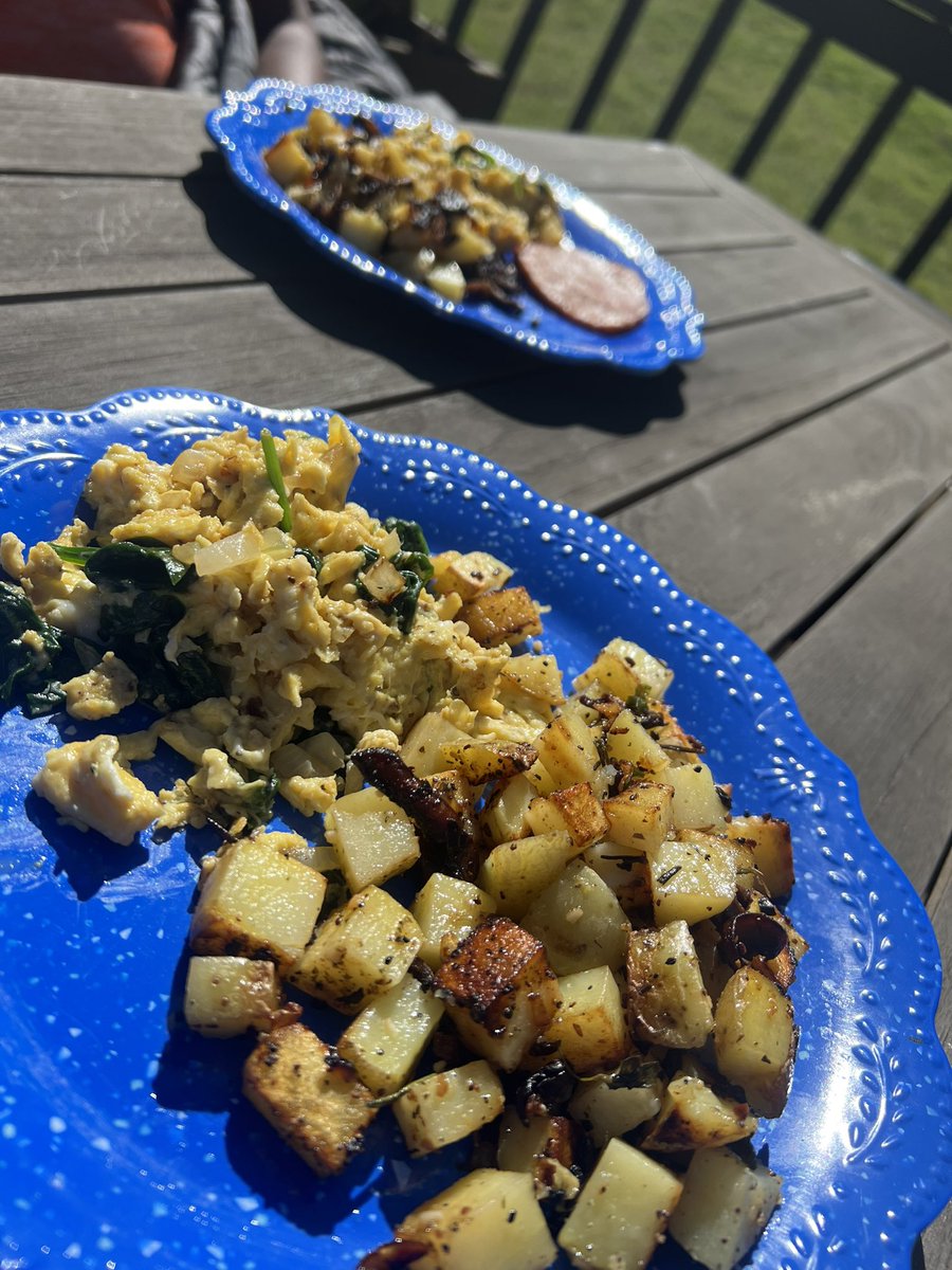 prinfrazier's tweet photo. Saturday mornings are for breakfast on the deck!
#scratchcooking
#healthychoices
#avoidprocessedfoods https://t.co/yZa72l2eSY