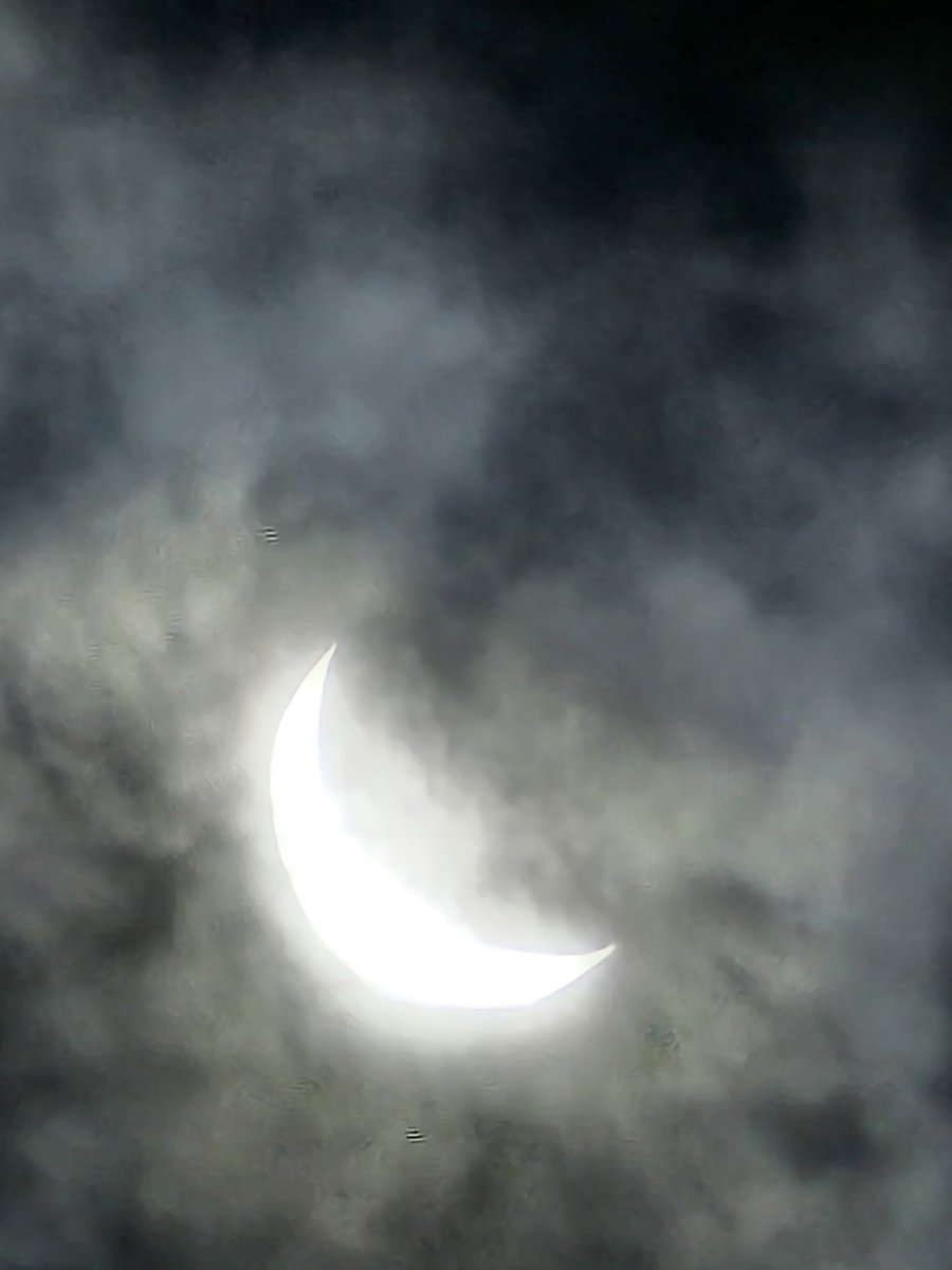 _lay_12's tweet photo. Captured a cloudy solar eclipse this week
#SamsungGalaxyUltra #uab #SolarEclipse2024 #Birmingham https://t.co/dWpSa387h2