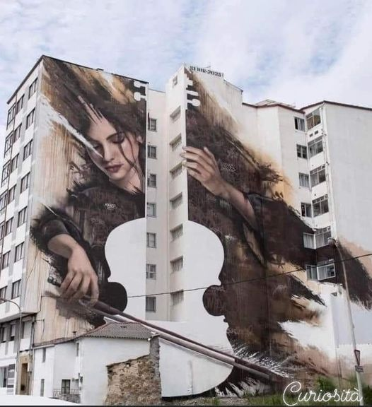 Il murale dipinto a Fene (La Coruña) dall'artista madrileno Sfhir è stato scelto come il migliore al mondo. L'opera, che ha ricevuto più voti sul portale Street Art Cities, è nata al festival Perla Mural Fest. La sua protagonista è una violoncellista che può essere vista - per la…