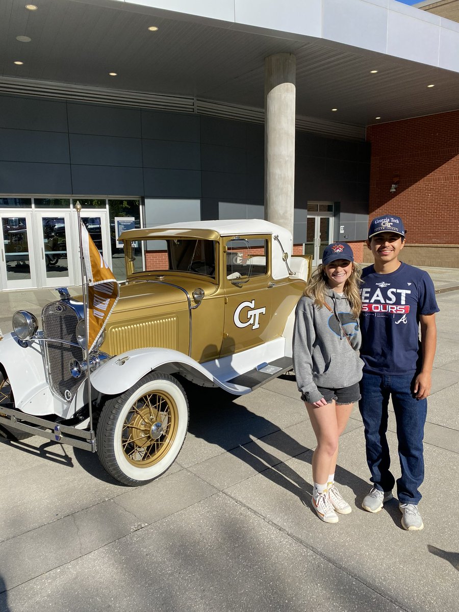 Awesome morning at the @GTAthletics Yard Sale 

Game worn @Jahmyr_Gibbs1 and @jpmason27 

Really well done by the school this weekend 

#GOJACKETS