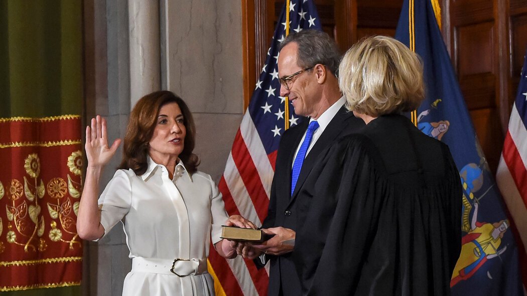 🚨BREAKING: NY Governor Kathy Hochul and Democrats introduced the Equal Rights Amendment which could prevent parents from having a say on whether their children undergo gender reassignment surgery. 

Another traitor who betrays the American people!