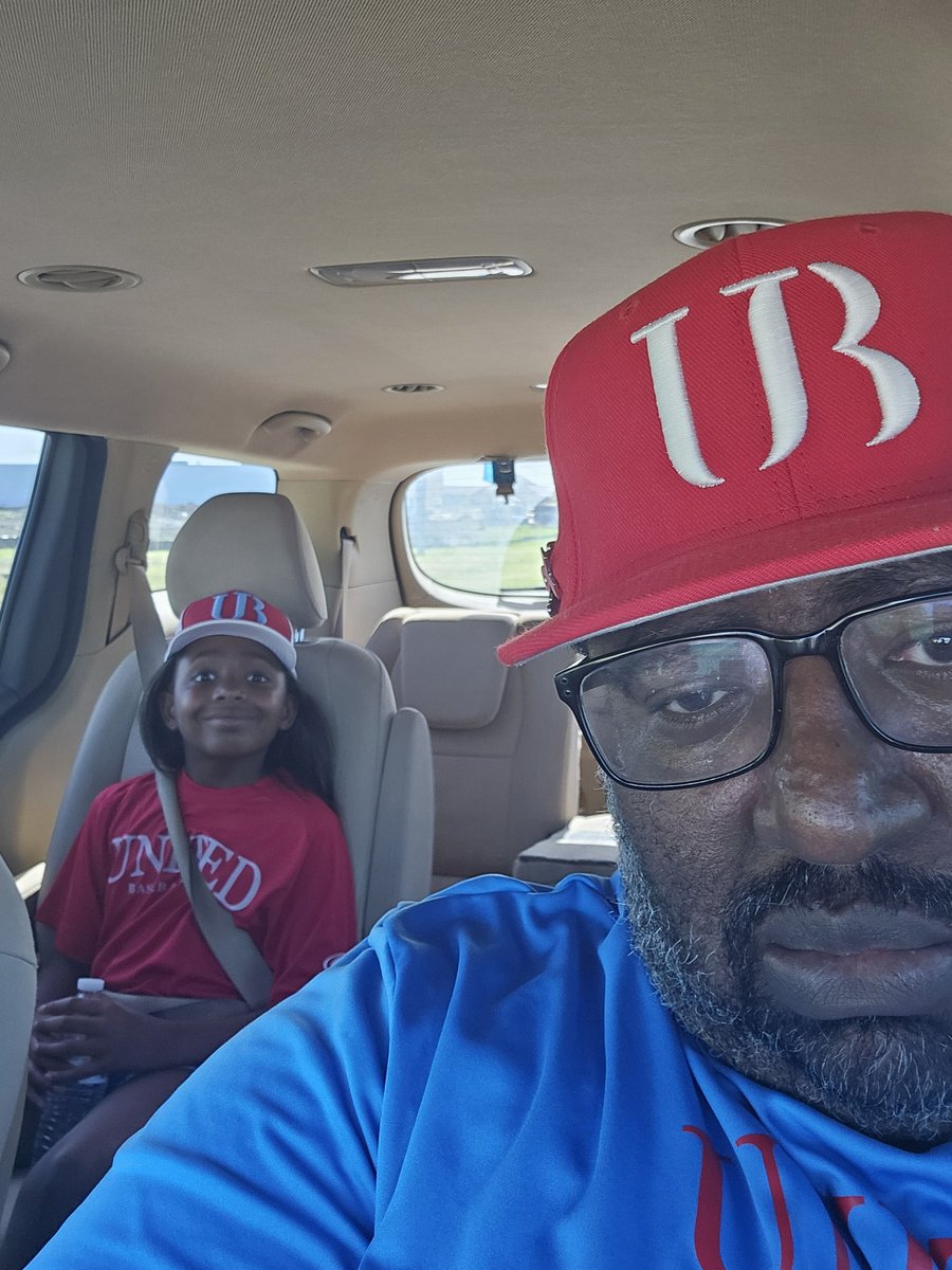 lionelcarlton's tweet photo. Headed to ballfield. Guest assistant coach today! The 2nd niece- Mariah.
#fununcle https://t.co/vLfxMBKMxG