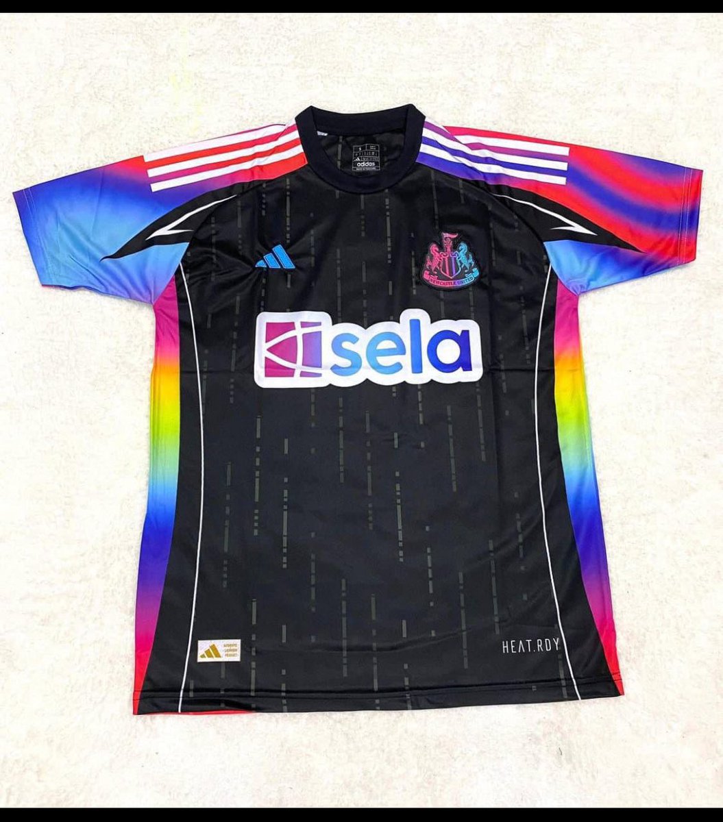 MarkSnowdon1's tweet photo. Possibly the away top for #NUFC on sale in Turkey https://t.co/ATchEFTth5