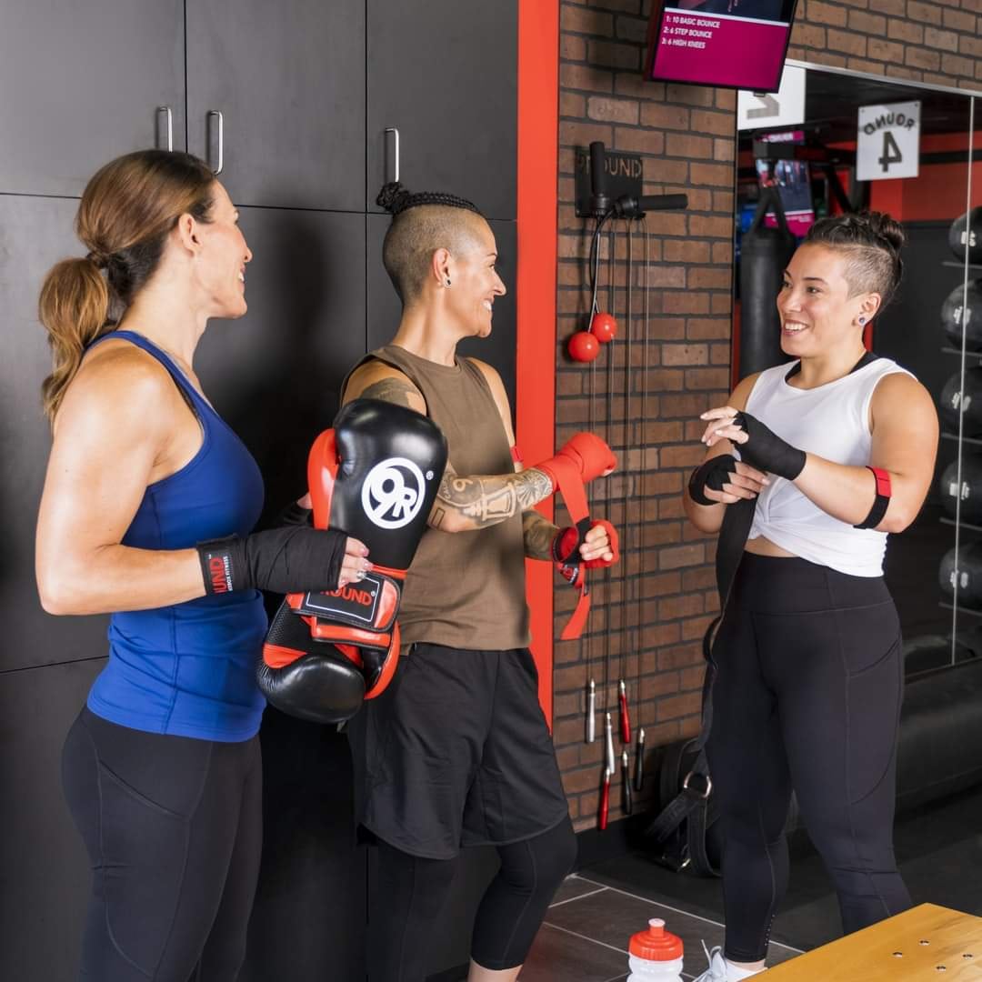 9RoundBrooklyn's tweet photo. Who's feeling sore after this week of KILLER workouts?! 🥊 😆

#KickboxingFitness #9Round #9RoundNation #StrongerIn30 https://t.co/CC5wCpDwC0