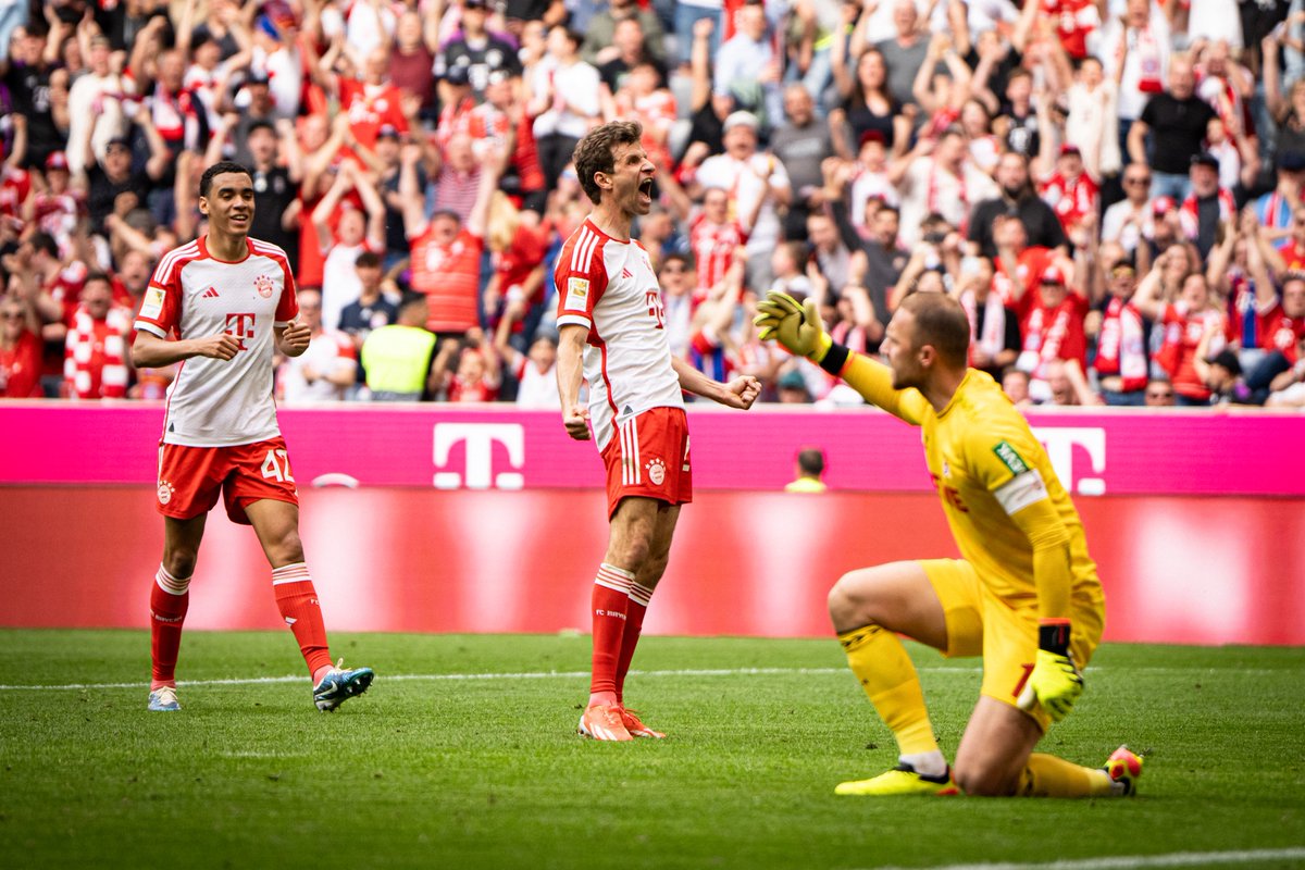 Unser 𝐑𝐀𝐔𝐌𝐃𝐄𝐔𝐓𝐄𝐑! 🤩 @esmuellert_ #FCBayern #MiaSanMia #FCBKOE