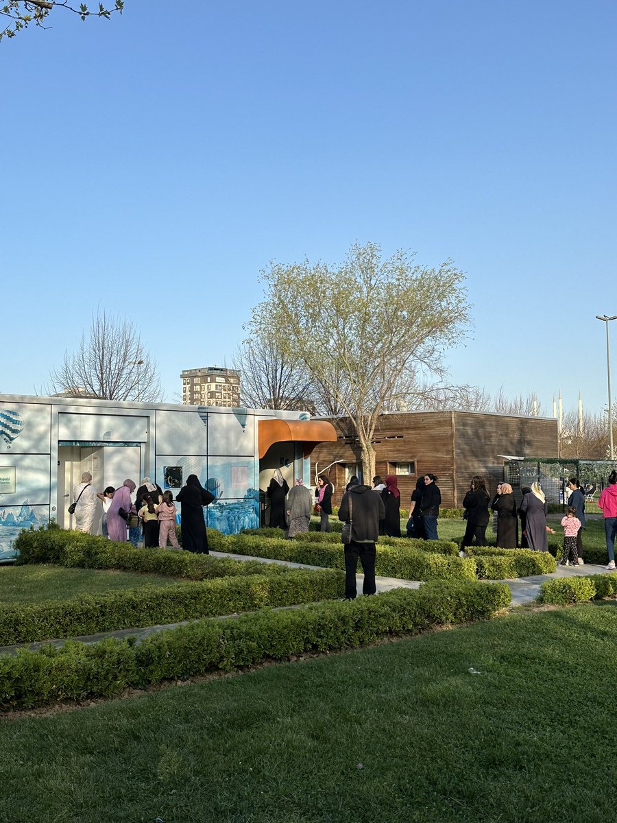 Maltepe Sahili’nde bulunan bu kadar güzel bir yer için daha fazla kadın tuvaleti ihtiyacı var, ilgililere duyurulur… <a href="/IBBcozummerkezi/">İBB Çözüm Merkezi</a> <a href="/ekrem_imamoglu/">Ekrem İmamoğlu</a>