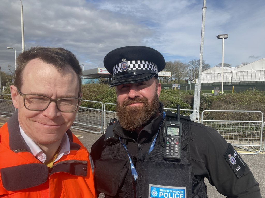 When Liverpool wants to have fun, they call Manchester! The @BTPGtrMcr Chief Inspector and I met up at Aintree today and, personally, I think we were the best dressed!