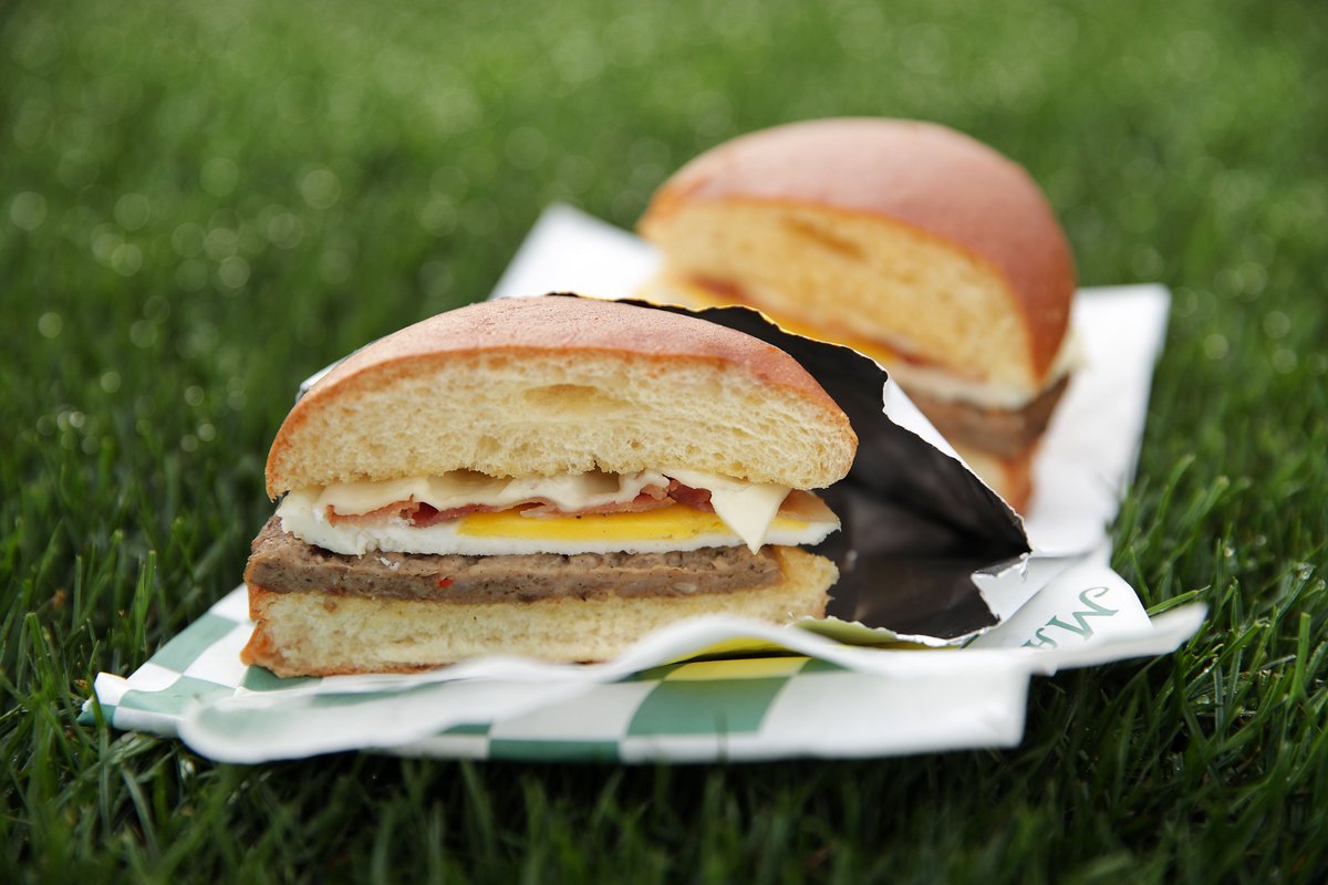 TheMasters's tweet photo. Brunch at Augusta National. #themasters https://t.co/bdXYfK1HuX
