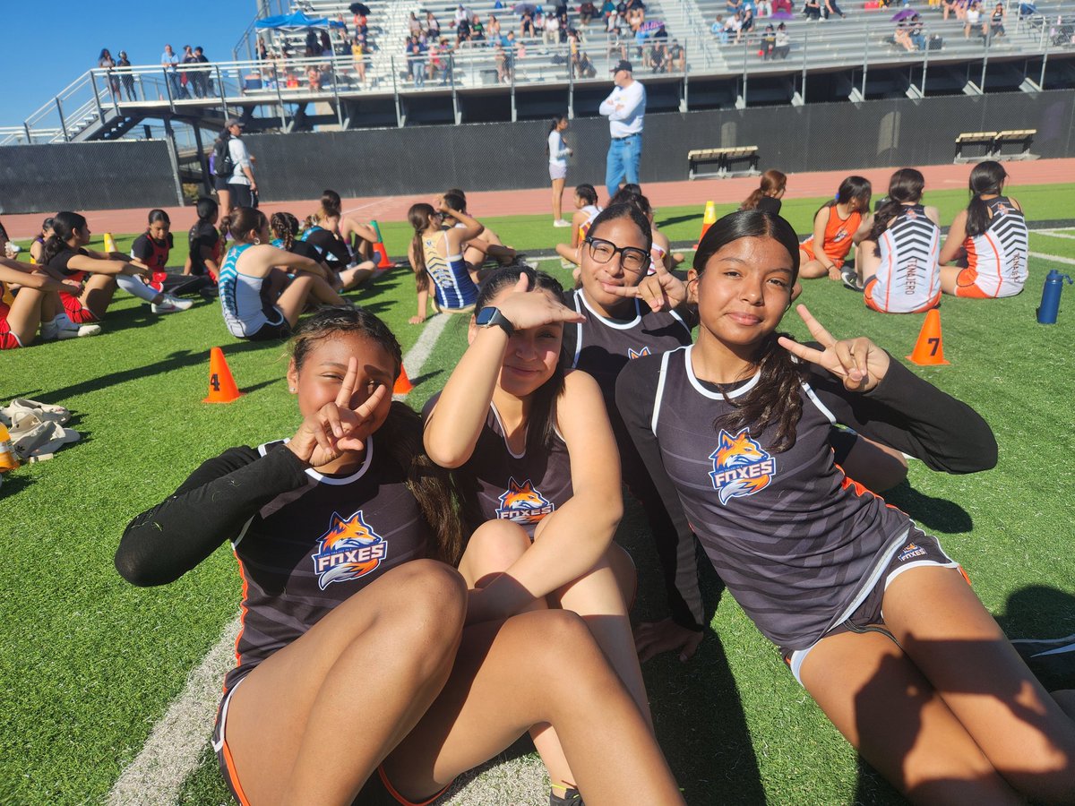 Beautiful day out here at Franklin HS @DrTinajeroEPISD Foxes with their fresh faces before the first event! 🦊🦊🦊🦊🦊🦊🦊🦊🦊🦊 @TinajeroSports #ItStartsWithUs