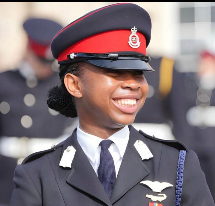 A 24-year-old Oluchukwu Owowoh has made history as the first Igbo woman and the first-ever Nigerian female officer to graduate from the UK’s Royal Military Academy Sandhurst (RMAS).

Congratulations to her, Igbo to the world 💃🏻💃🏻💃🏻💃🏻💃🏻💃🏻💃🏻