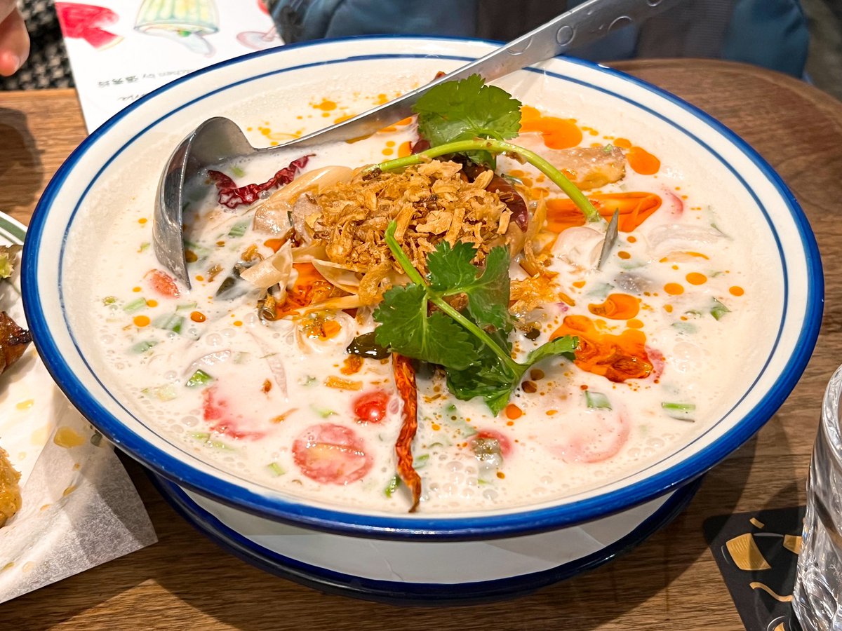 stripeboy's tweet photo. 今年一月的相片。
#假裝自己在泰國 #推特吃 #twiteat #annmamma #thaikitchen #張秀玲 https://t.co/kgKVjiJJcp