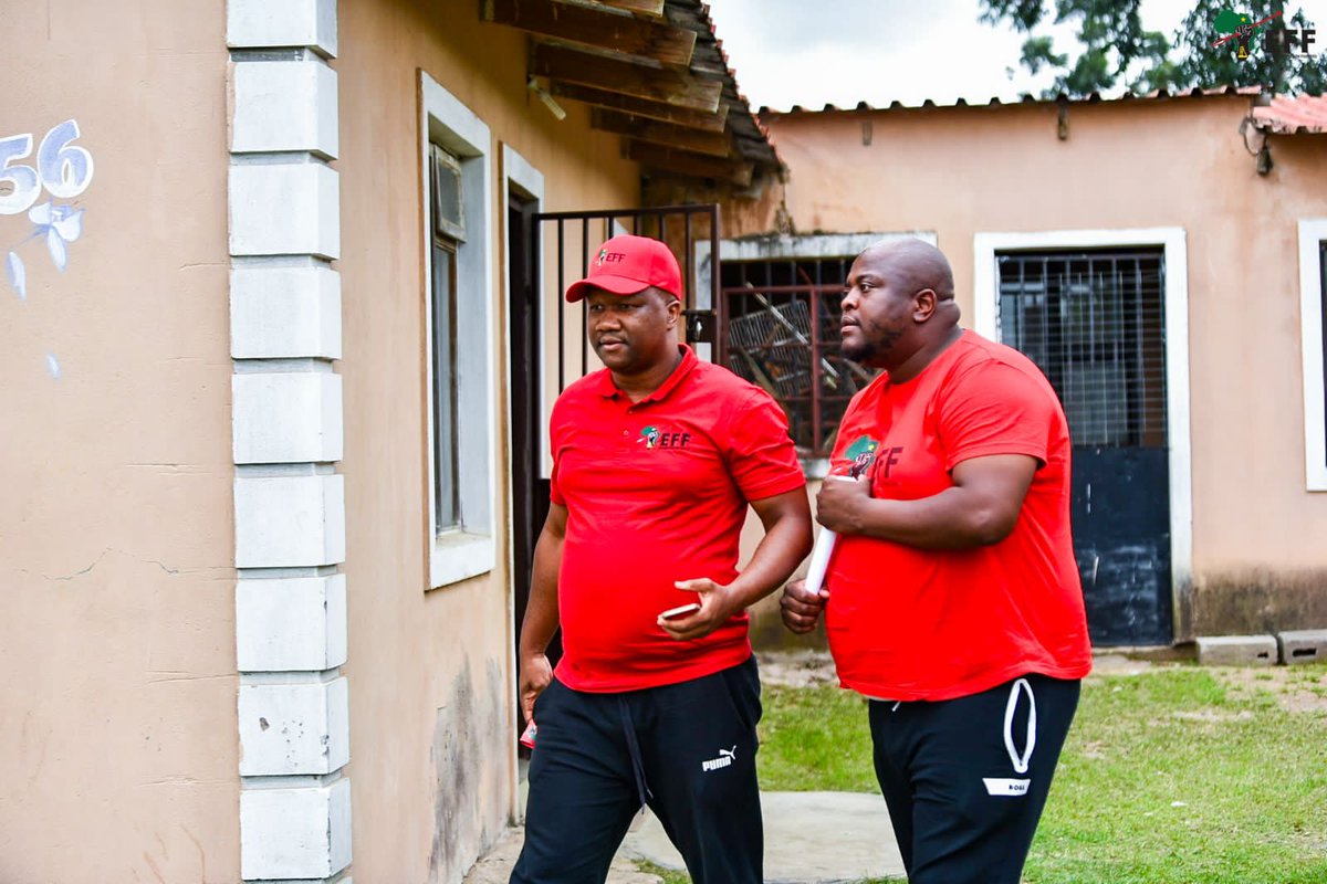 EFFKZN's tweet photo. EFF SG @DlaminiMarshall leading a door to door campaign alongside Cmsr Mkhaliphi and Cmsr Twala.

The EFF is on the road and speaking to all registered voters who must come out in their numbers on the 29 May 2024.

#MalemaForSAPresident https://t.co/deP81uqcGb