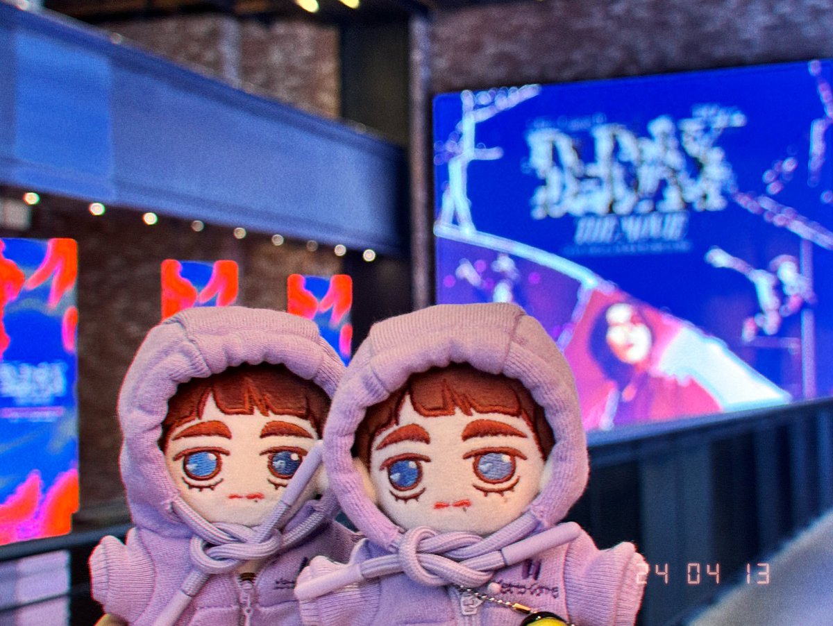 latteEHEHv's tweet photo. 🗒️🎬 슈가 | 어거스트 디 투어 ‘디-데이’ 더 무비

역시 아미밤 상영회.ᐟ 싱어롱이 최고야ꔛᰔ
운명처럼 만난 윤기 기타🎸 귀여운 포도알후드🍇 잘 먹고 잘 놀다왔어요ꕥꕤꕥ
우리 꽃길만 걸어요🌸🌼💕 https://t.co/RTwmZe68Y0