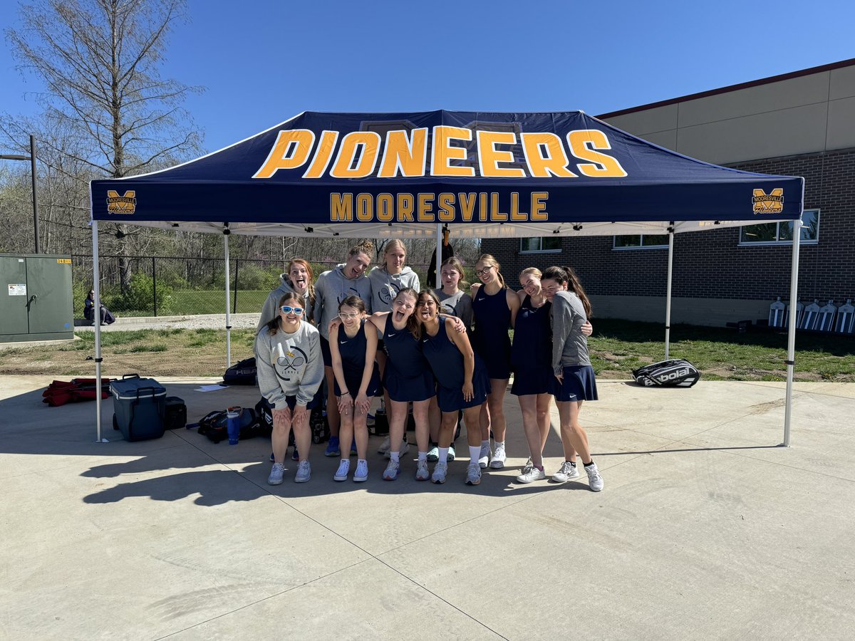 Thank you @MHSBeMOORE for the new canopy! We are extra appreciative of it during long invitationals!