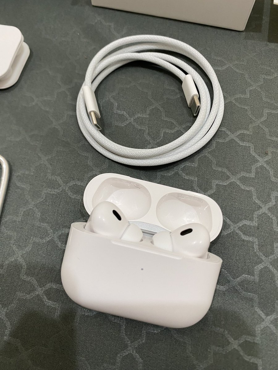 basobejo's tweet photo. #Wts Airpods pro 2 C Jual bu jarang dipake
Lokasi Bandung kota Bisa cod luar kota bisa Rekber biar Aman
Kondisi Good Condition 
Nominus Kelengkapan fulset 
Body mulus bersih
Tinggal pake aja tanya” langsung ke inbox
#WTS #Airpods #airpodspro2 #iphone #airpodsbandung #jualairpods https://t.co/vhgdDX0Tqj