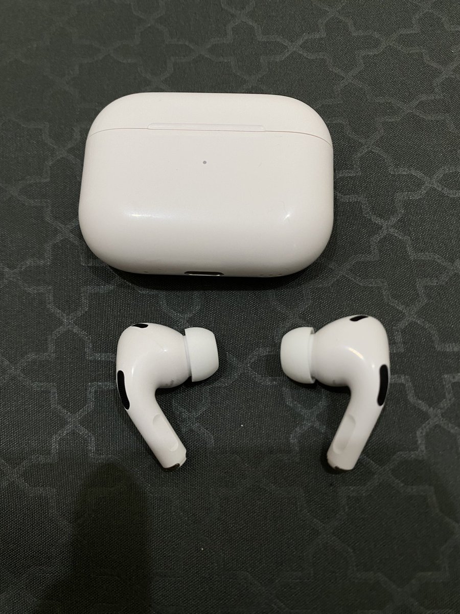 basobejo's tweet photo. #Wts Airpods pro 2 C Jual bu jarang dipake
Lokasi Bandung kota Bisa cod luar kota bisa Rekber biar Aman
Kondisi Good Condition 
Nominus Kelengkapan fulset 
Body mulus bersih
Tinggal pake aja tanya” langsung ke inbox
#WTS #Airpods #airpodspro2 #iphone #airpodsbandung #jualairpods https://t.co/vhgdDX0Tqj
