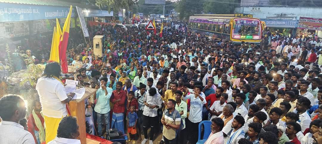 தேசிய ஜனநாயக கூட்டணியின் இராமநாதபுரம் பாராளுமன்றத் தொகுதி வேட்பாளர் தமிழக முன்னாள் முதல்வர் திரு.ஓ.பன்னீர்செல்வம் அவர்களை ஆதரித்து "பலாப்பழம்" சின்னத்திற்கு வாக்குகள் கேட்டு அறந்தாங்கியில் நடைபெற்ற மாபெரும் தேர்தல் பரப்புரை பொதுக்கூட்டத்தில் கலந்துகொண்டு சிறப்புரையாற்றினேன்..