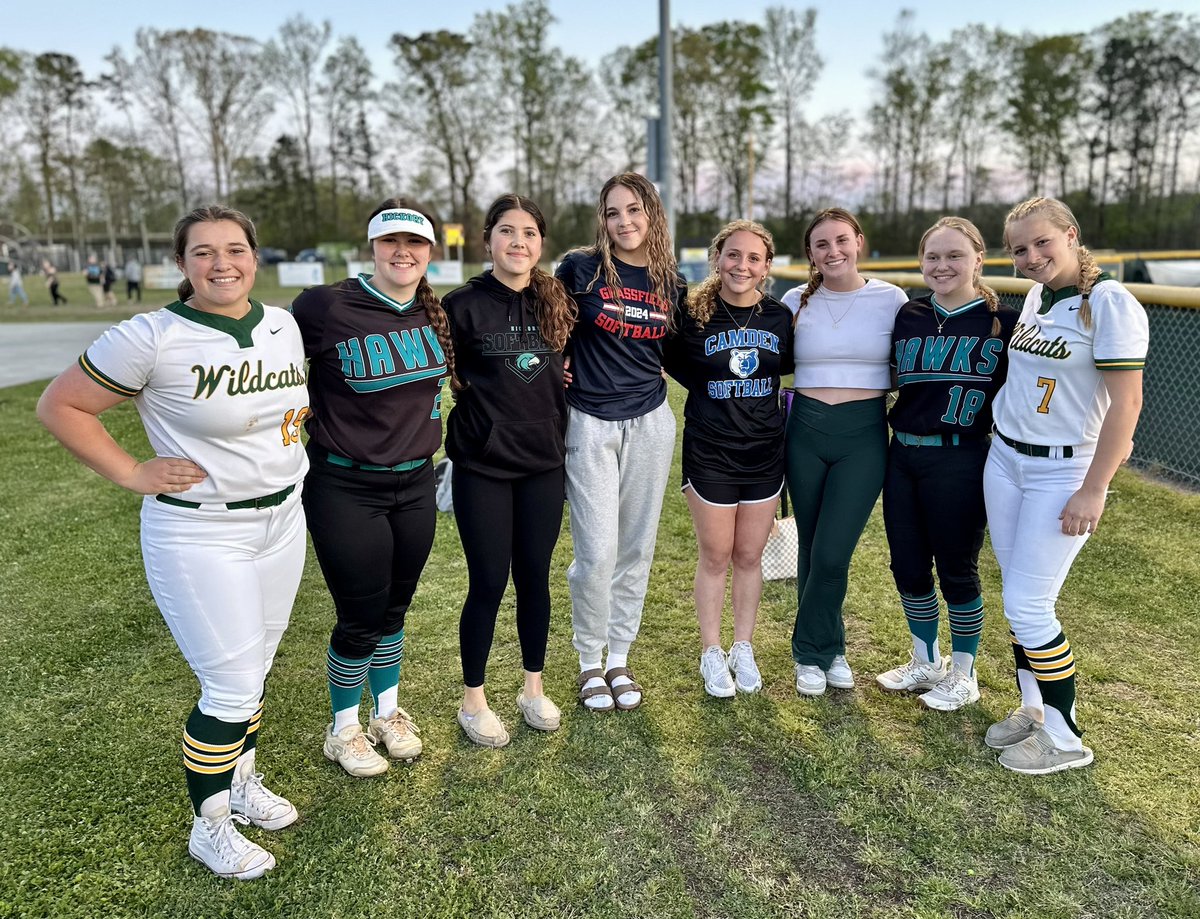 It was a great night to watch our @UnityRussel sisters battle against each other on the 💎 as GB vs Hickory was another great game. We are 💜missing🧡 our teammates, so it was awesome to get most of the family back together for the night!! @VAUnitySB @UnityCoachJosh @SBRRetweets
