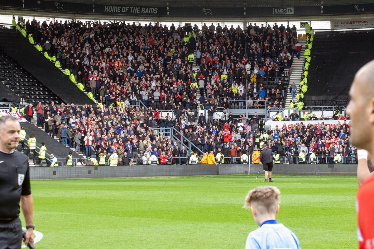 70' The match attendance here is announced as 30,247. No official number on Orient supporters as of yet, but you've been fantastic so far. Thank you as always, for your support 🤝 #DCFC 2-0 #LOFC