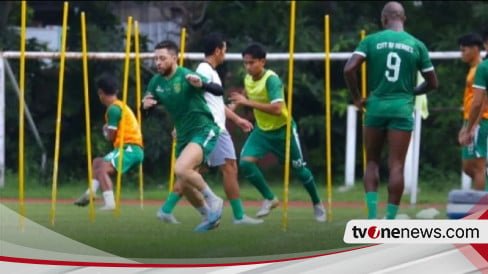 Liga 1: Usai Libur Lebaran, Penggawa Persebaya Langsung Genjot Latihan Fisik: Para pemain Persebaya Surabaya menjalani latihan khusus setelah libur Lebaran selama dua hari sebagai persiapan menjamu Dewa United di lanjutan Liga 1 23/24. dlvr.it/T5SVtt