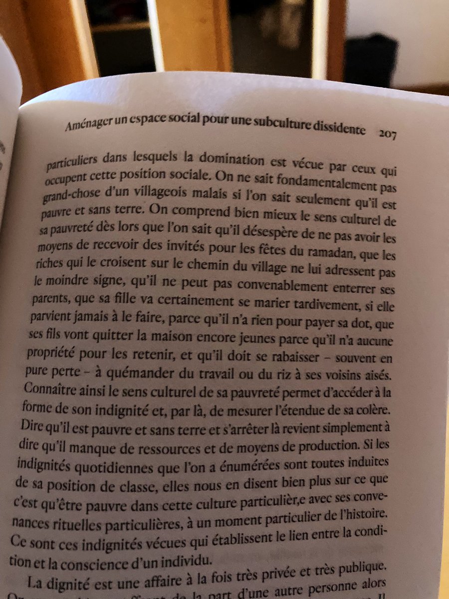 James C. Scott souligne l’importance de l’atteinte à la dignité (au-delà de l’appropriation uniquement matérielle) pour comprendre le sort des dominés et leur colère. Un bon complément de l’analyse marxiste (James C. Scott, la domination et les arts de la resistance):