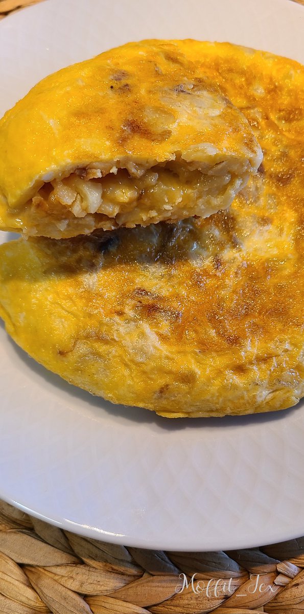 Al brunch de hoy le hemos añadido algo que no puede ser más español!!!
Tortilla de patatas con huevos tejanos. ❤️🇪🇸🇨🇱
😋😋😋😋
#SpanishOmelette
#TortilladePatatas
#SaturdayBrunch