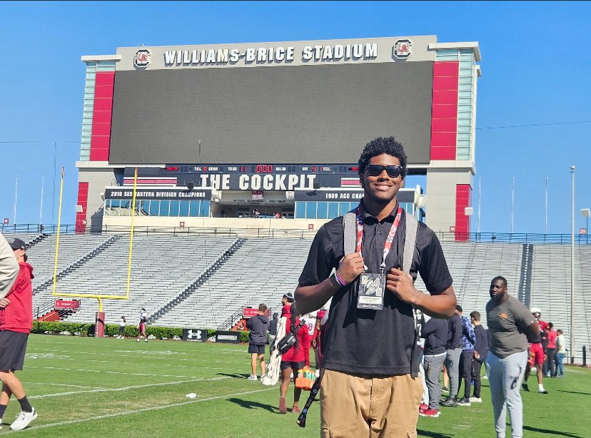 Had a great time at <a href="/GamecockFB/">South Carolina Football</a>  thank you for having me <a href="/dru_lindler/">Dru Lindler</a>  looking forward to coming on campus again 🐓<a href="/togray14/">Torrian Gray</a>  <a href="/CoachClaytonW/">Clayton White</a> <a href="/stewinitup/">Coach Michael Stewart</a>  <a href="/DennieMcDaniel/">Dennie McDaniel</a> <a href="/coachbeckman1/">Brandon Beckman</a>